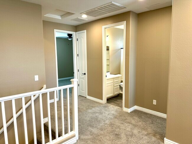 Building Photo - Stunning Southern Enclave