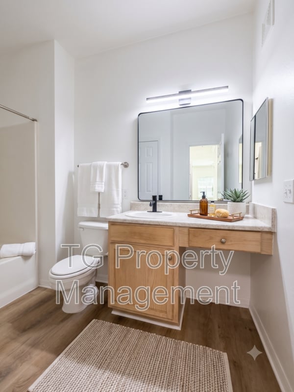Building Photo - 7800 Point Meadows Dr