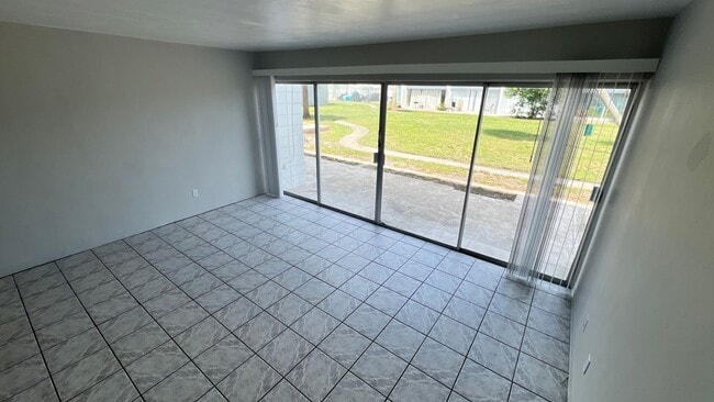 Building Photo - "Second Month of Rent FREE" Charming 2 Bed...