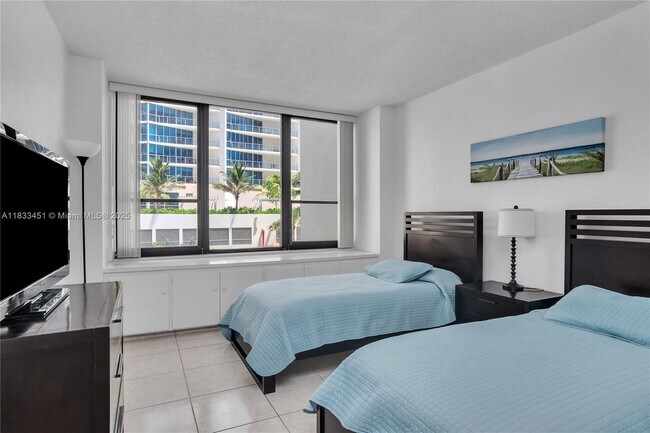 Building Photo - 3505 S Ocean Dr