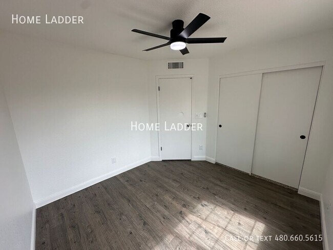 Building Photo - 2640 E Mallory St