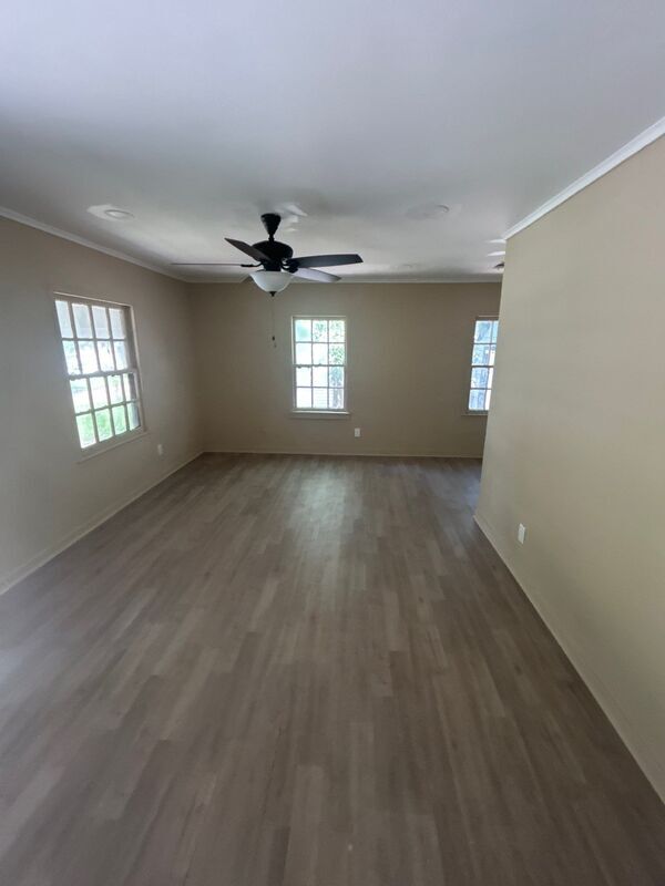 Building Photo - 236 Decelle St