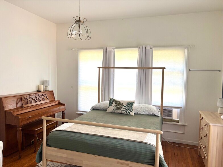 Main Bedroom - 315 S Washington St