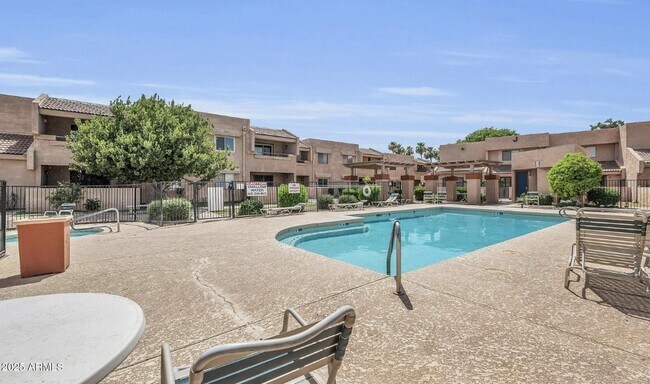 Building Photo - 10828 N Biltmore Dr
