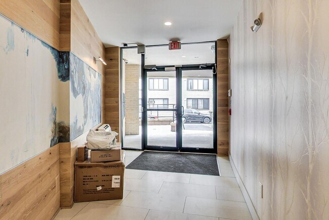 Building Photo - Gorgeous 2 bedroom 2 bath condo just steps from Columbia Hgts center $3,550