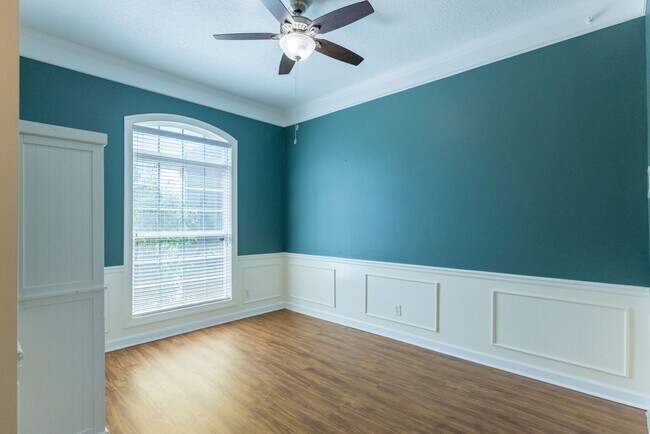 Building Photo - 4004 Grey Oak Dr