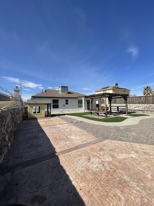 Building Photo - 5432 Thornridge Cir