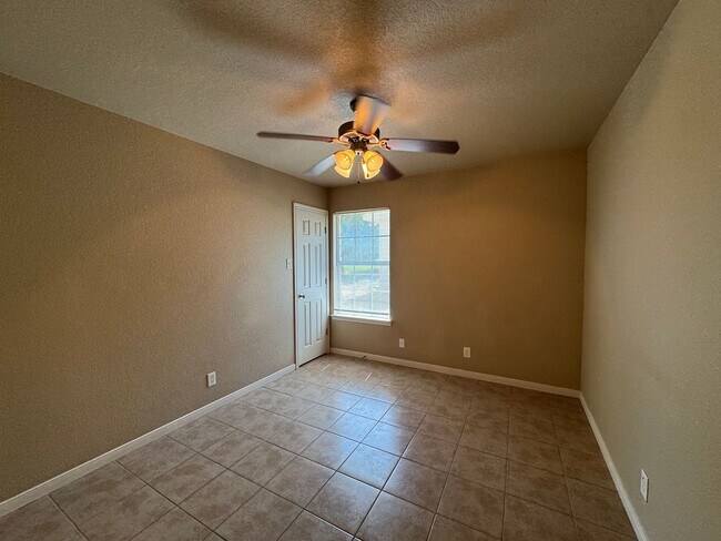 Building Photo - 1301 Powder River Dr