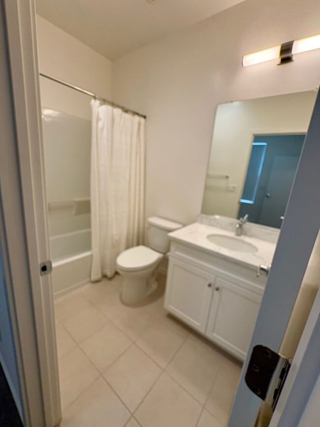 Building Photo - Vibrant 3 story 2bed/2.5bath home at the Mill at Broadway