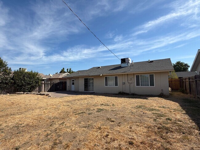Building Photo - 7109 Thomas Dr