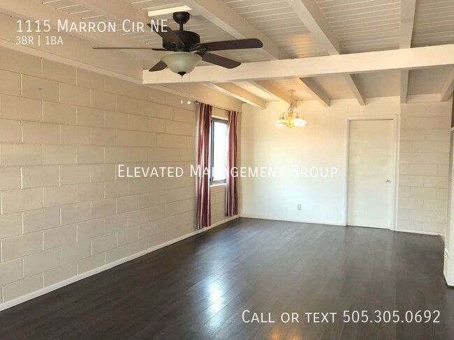 Building Photo - Nice 3 bedroom in Mesa Village. Great loca...