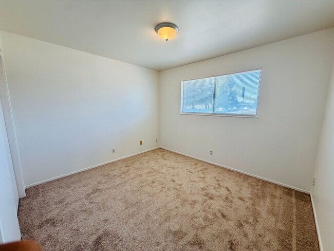 Building Photo - 203 W Benjamin Holt Dr