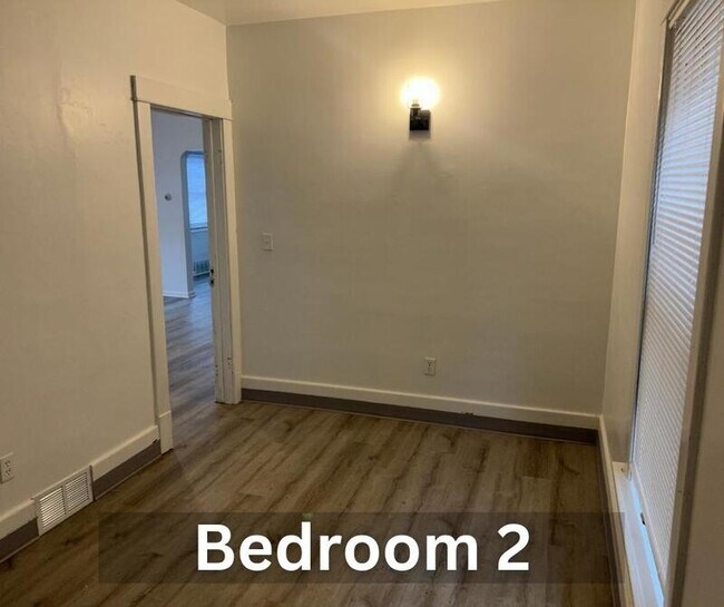 Building Photo - 525 E 4th St