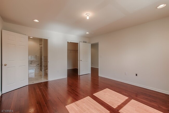 Building Photo - 15 DeCroce Ct