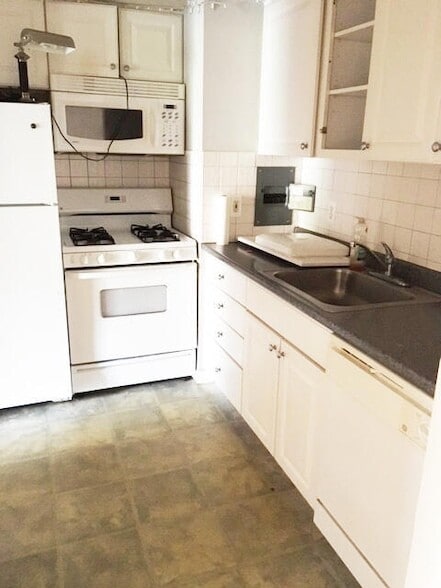 Building Photo - 1225 Island Dr