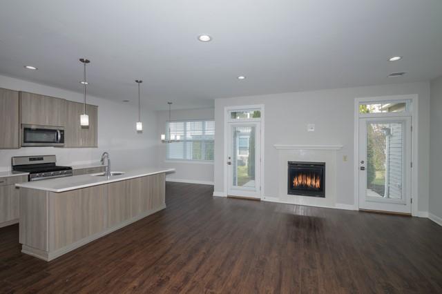 Building Photo - 204 Sutton Ct