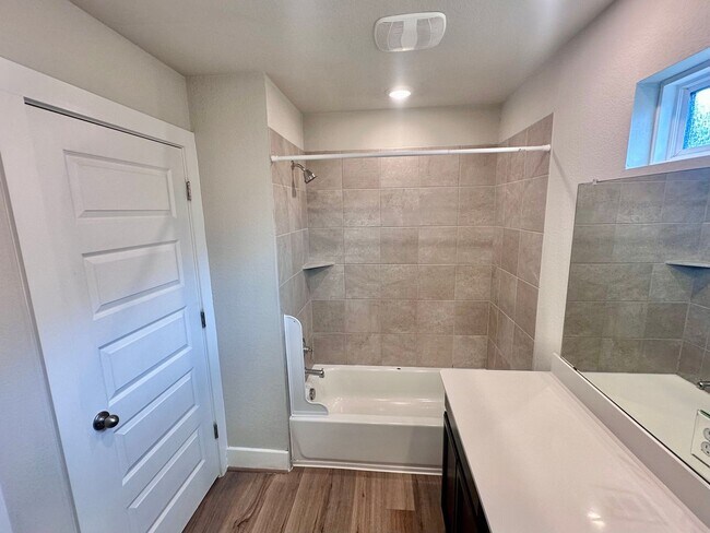 Building Photo - Modern 3-Bedroom, 2.5-Bathroom in Easton Park!