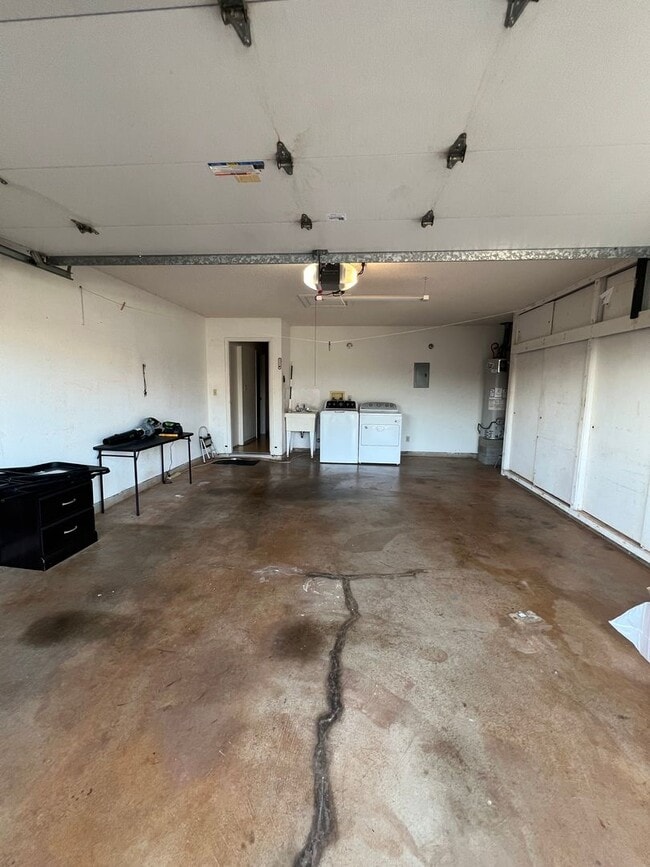 Building Photo - Single Level 3 bedroom / 2 bath house with a 2 car garage in Waipio **First Showing on Wednesday,...