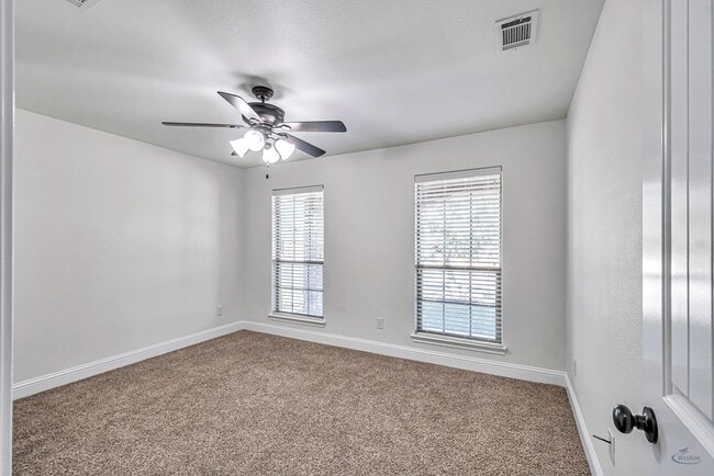 Building Photo - 410 E 97th St