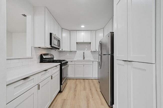 Building Photo - 2617 Ektom Dr