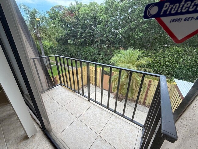 Building Photo - 1640 Forest Lakes Cir