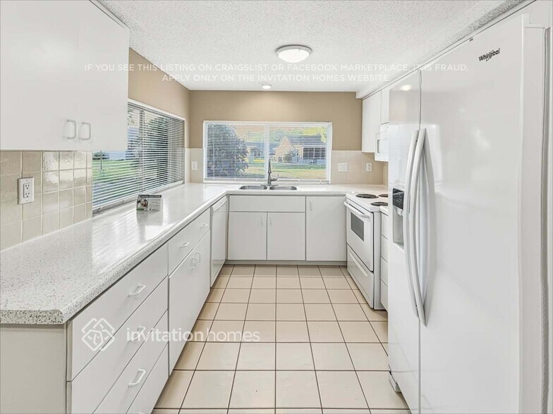 Building Photo - 12206 Meadowbrook Ln