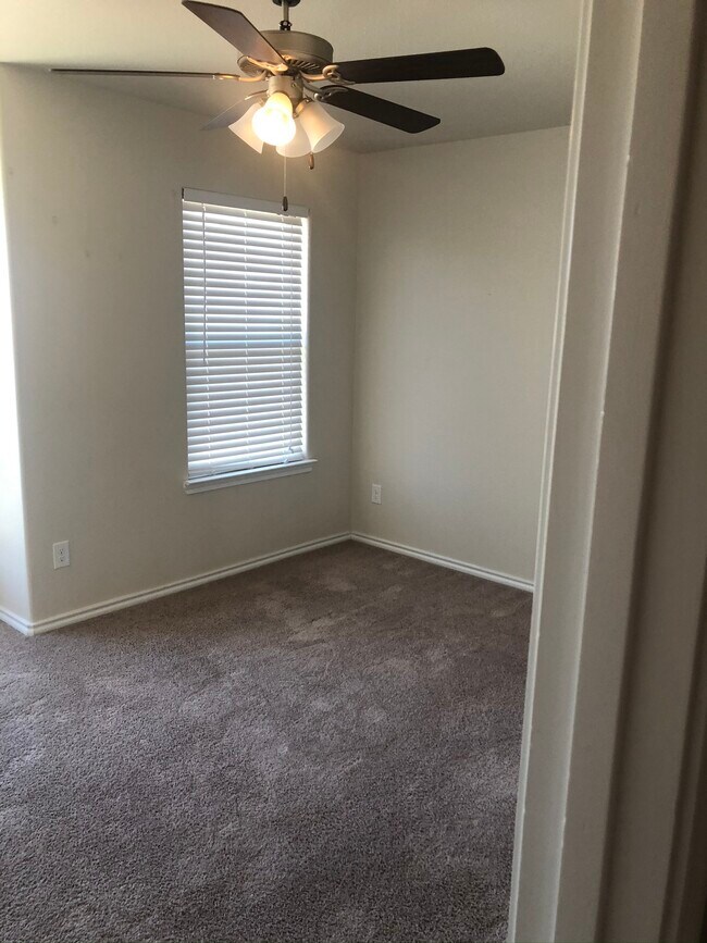 Building Photo - 1026 E 93rd St