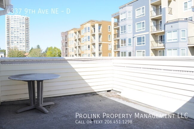 Building Photo - 4337 9th Ave NE