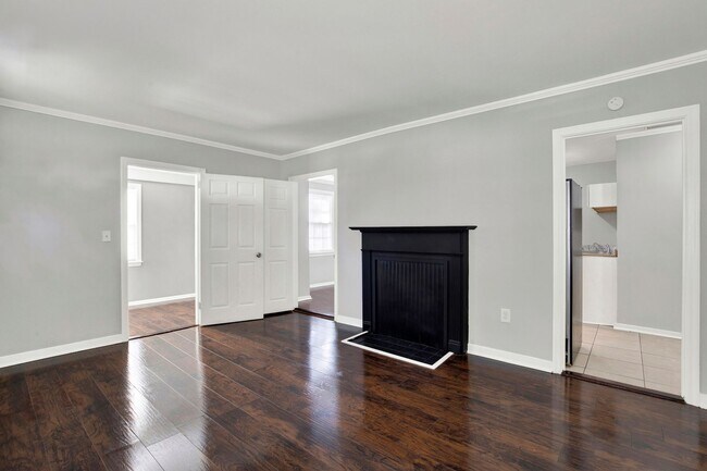 Building Photo - 2215