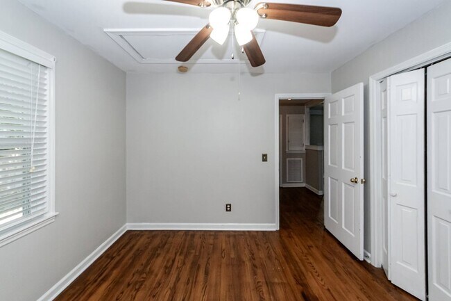 Building Photo - 765 Leafwood Rd