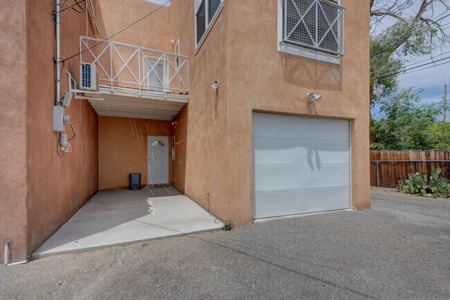 Building Photo - 1020 6th St NW