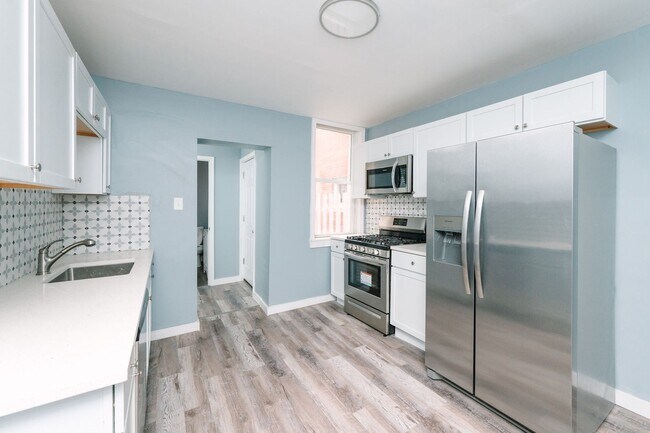 Building Photo - Move in special! Newly renovated 3 bedroom...