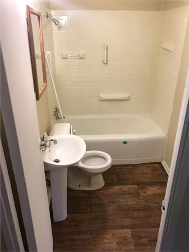 Building Photo - 1406 E Michigan Ave