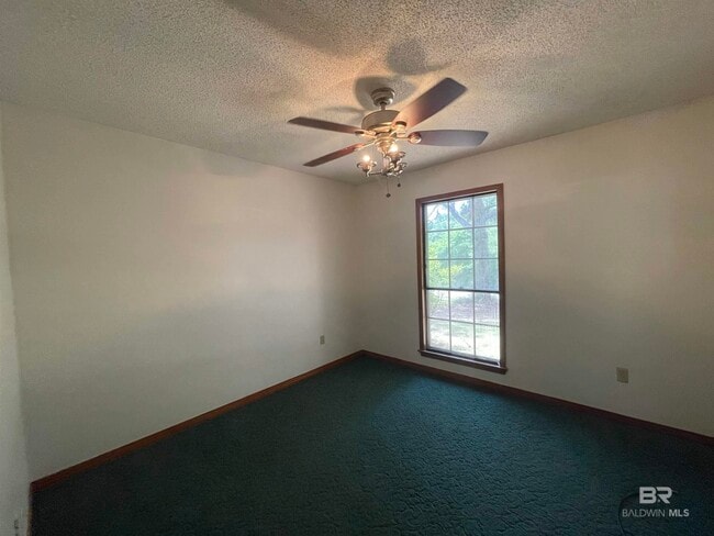 Building Photo - 31520 Stagecoach Rd