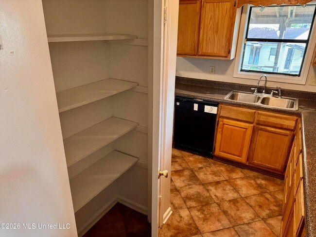 Building Photo - 1580 Guilford Cove