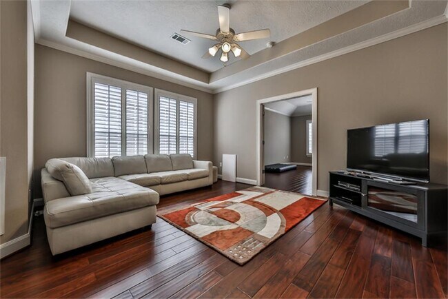 Building Photo - 1005 Memorial Village Dr