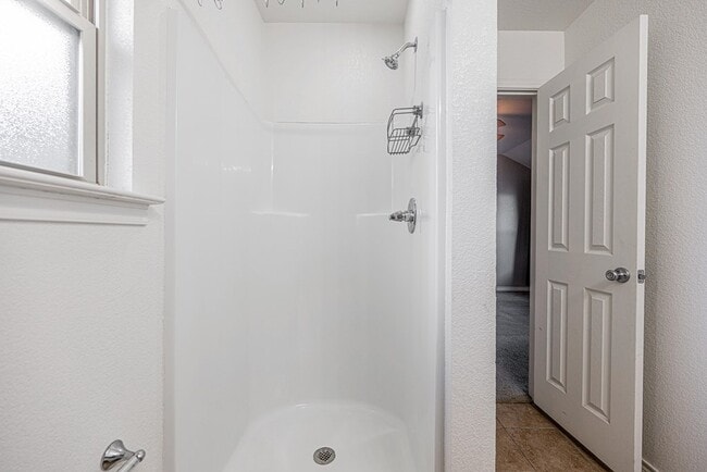 Building Photo - 1121 Laredo Dr