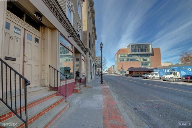 Building Photo - 2 br, 1 bath  - 763 Montgomery St
