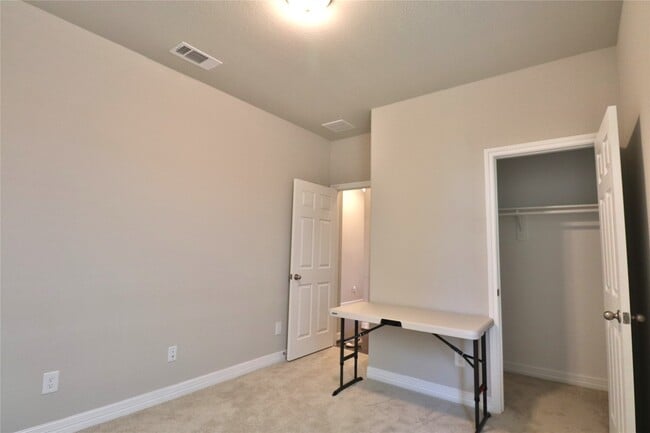 Building Photo - 145 Sunray Creek Dr