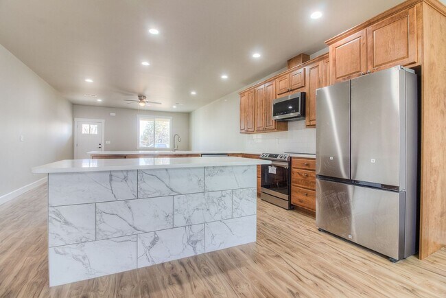 Building Photo - Gorgeous Home in West Valley