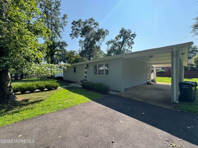 Building Photo - 220 Highwood Rd