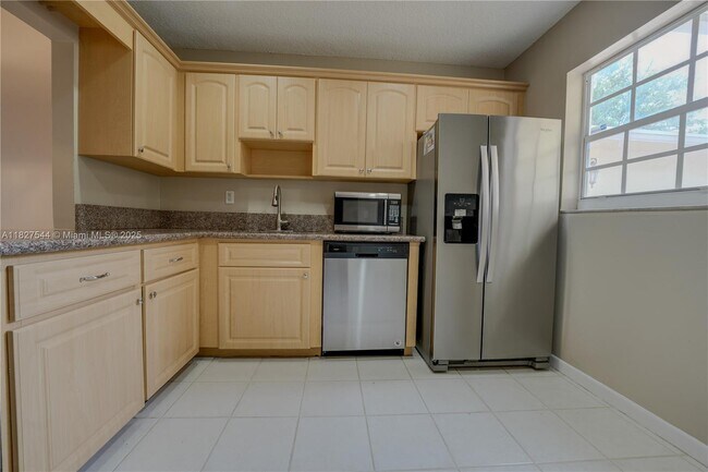 Building Photo - 2403 SW 58th Manor