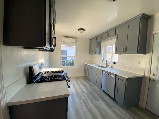 KITCHEN W/DINING AREA - 4325 Overland Ave