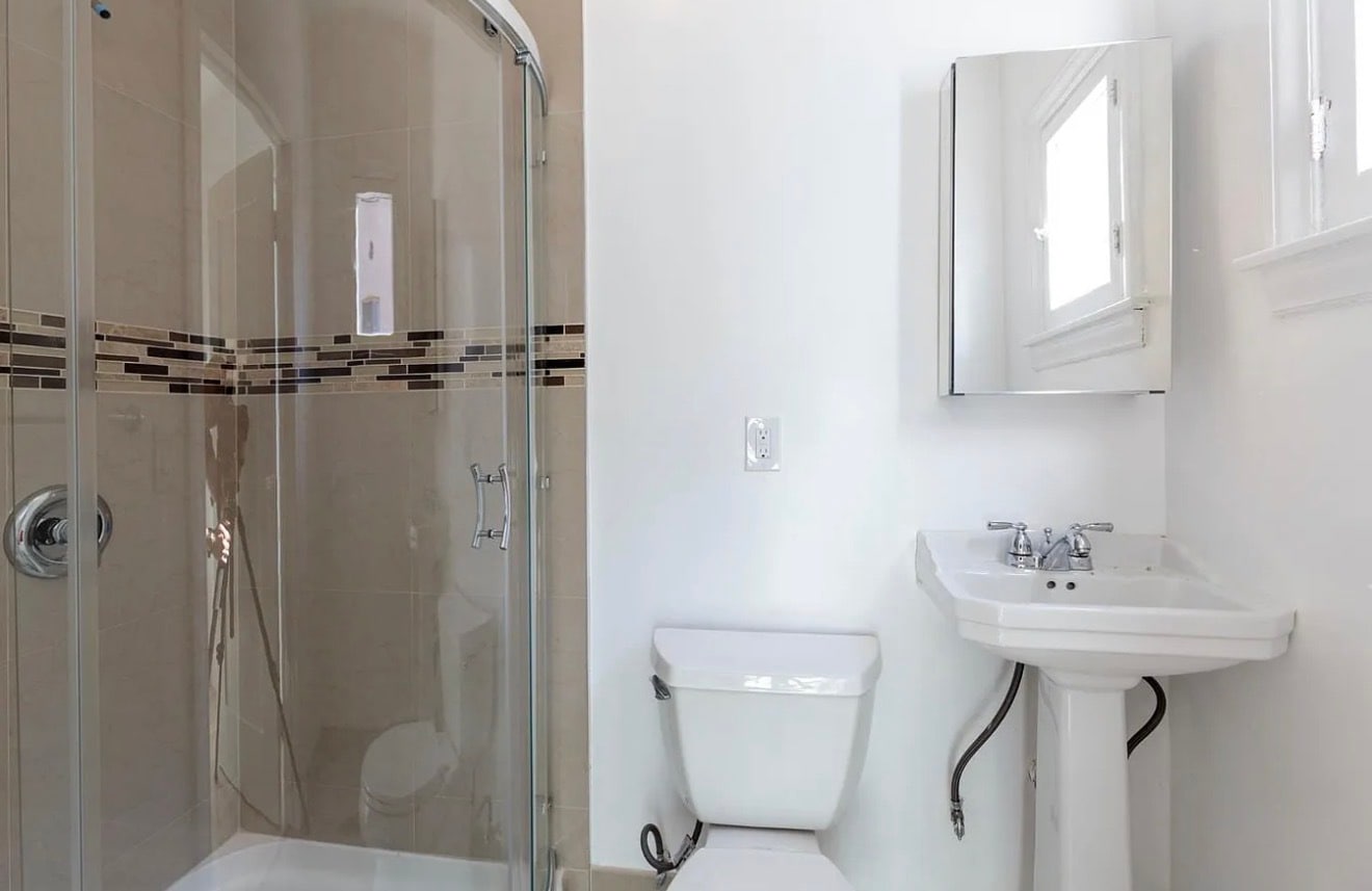 2nd full bathroom in second bed room - 1704 Miramar St