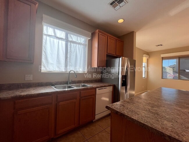 Building Photo - 14707 W Poinsettia Dr