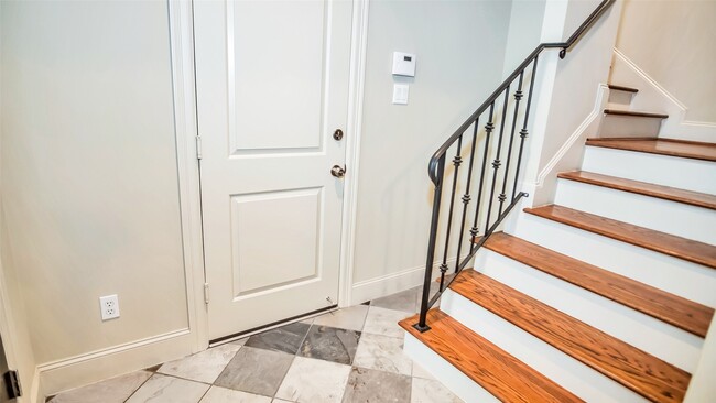 Building Photo - 1611 Silver St