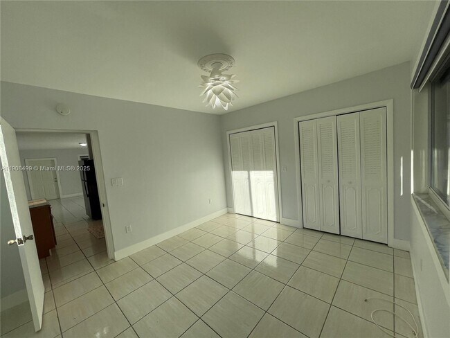 Building Photo - 405 SW 5th St