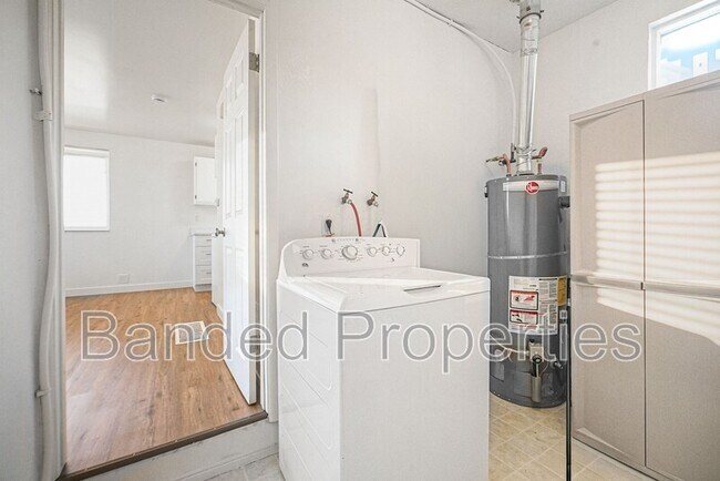 Building Photo - 376 W 700 N