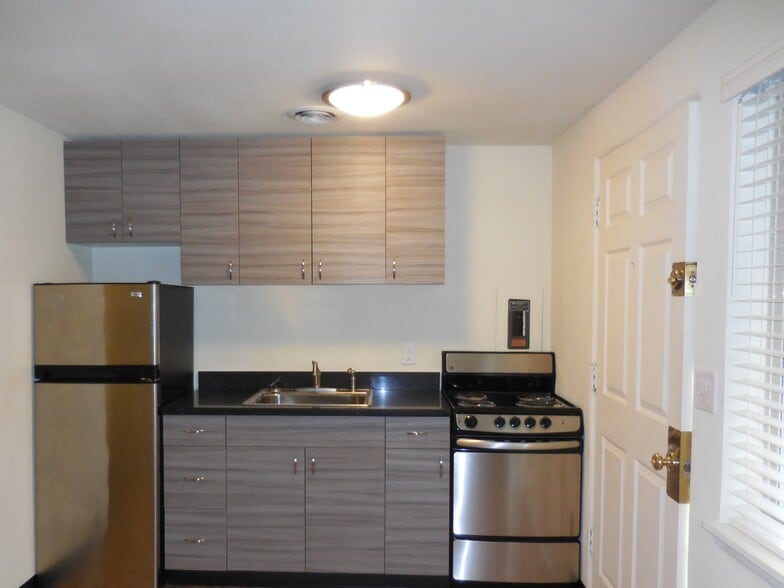 Kitchen - 3031 20th Avenue West