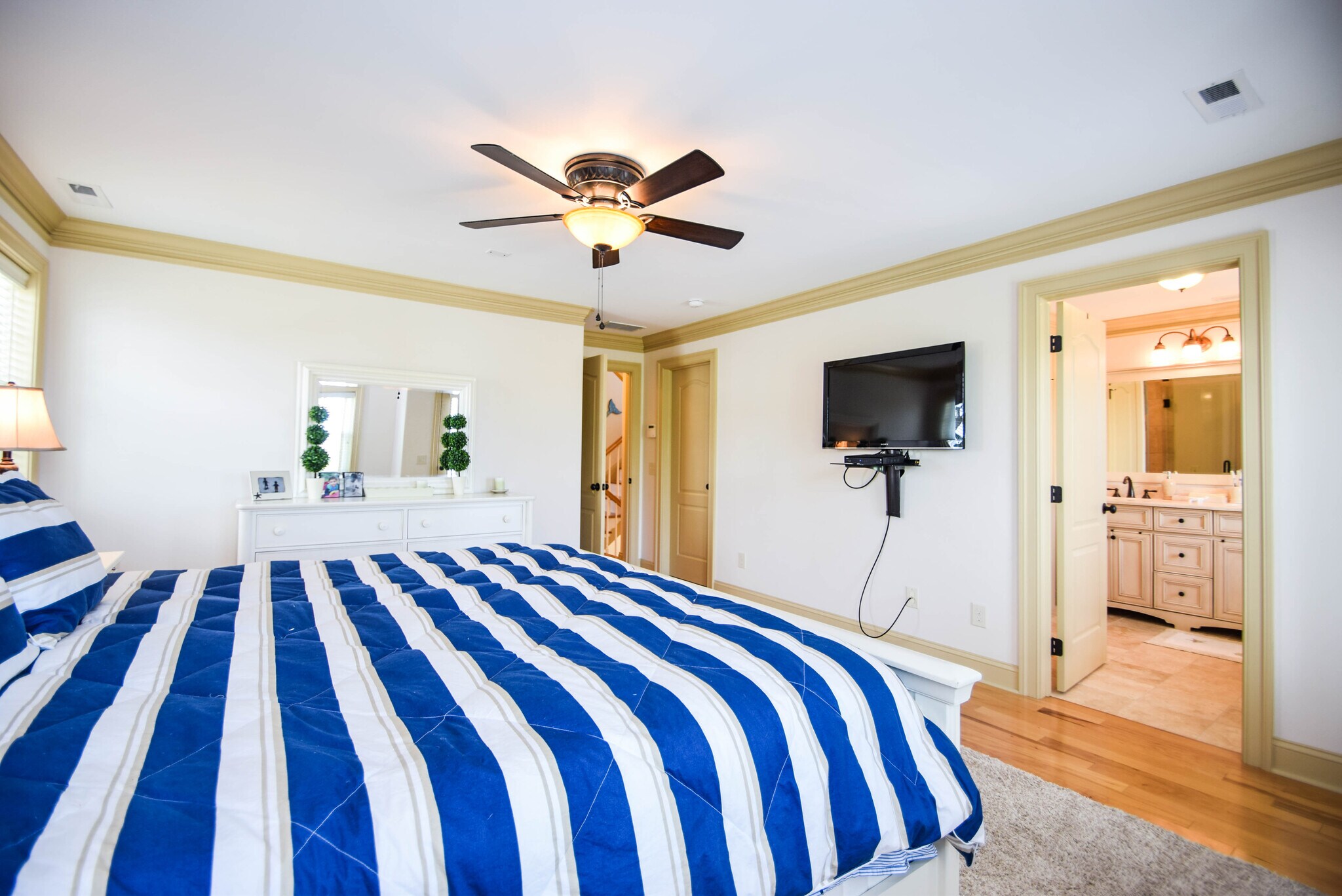 Building Photo - 11 S 31st Ave